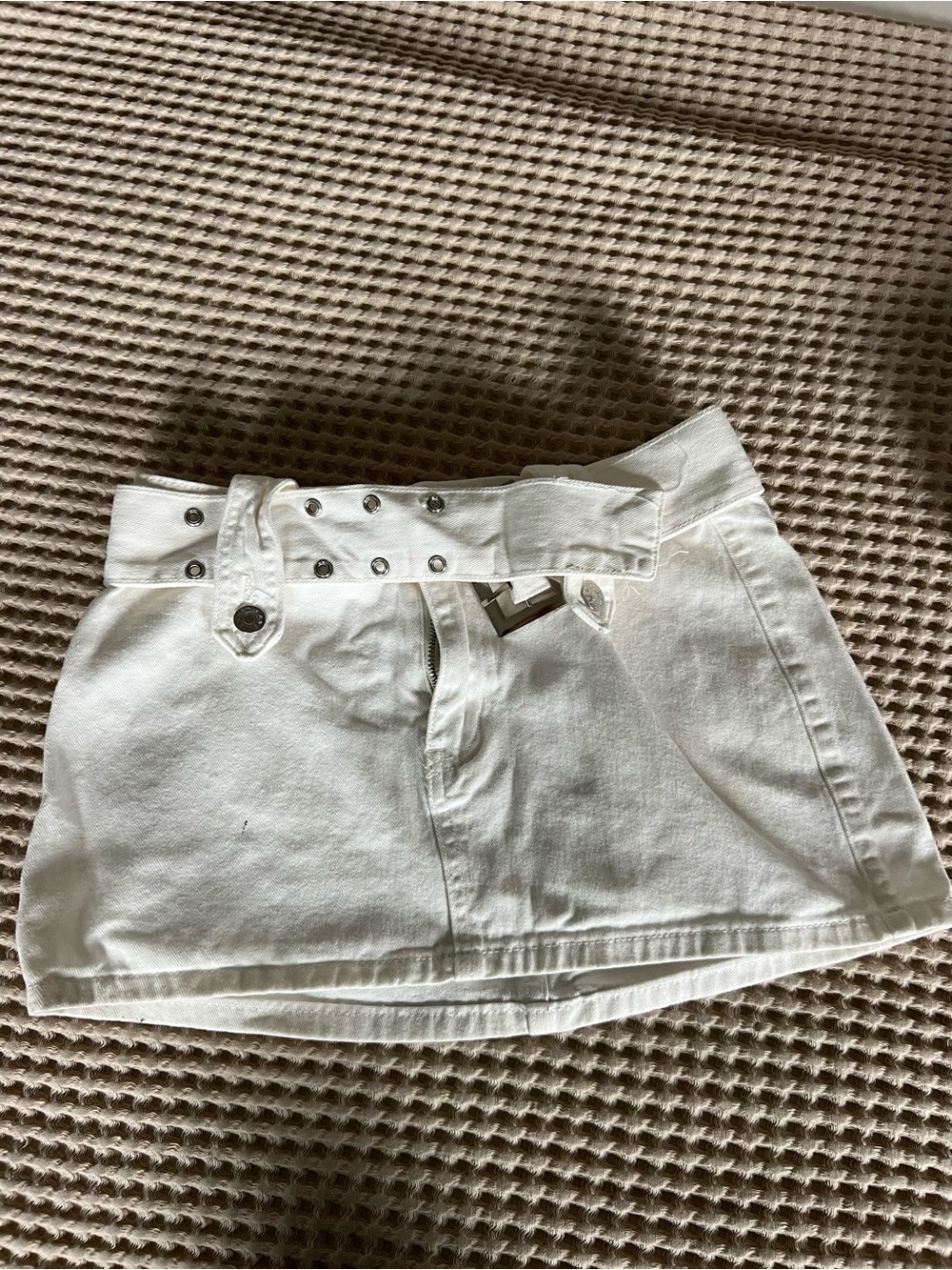 SHEIN White High-Rise Belted Denim Skort
